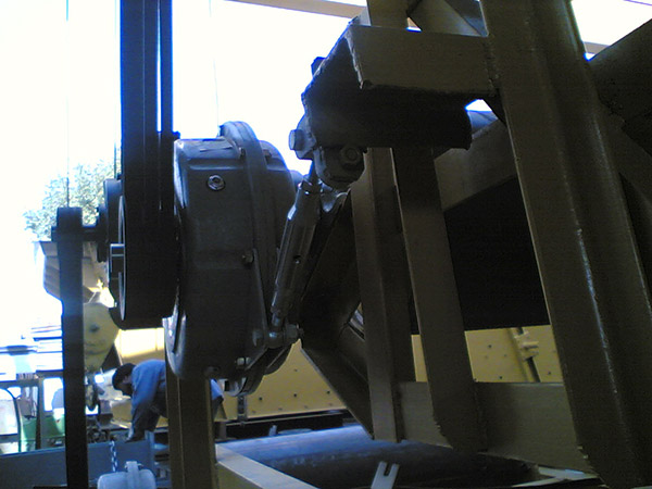 ATA Tie Rod Hanging Shaft Mounted Speed Reducer in Mining Machinery