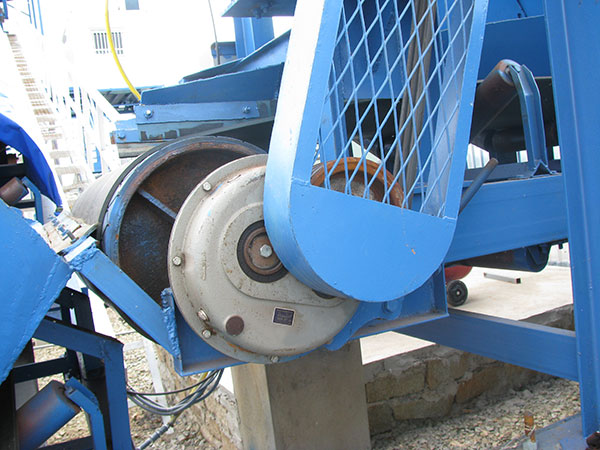 ATA Series Shaft Mounted Gearbox Configured with Motorized Pulley